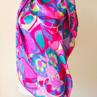 Цветен прекрасен копринен шал, снимка 1 - Шалове - 44808608