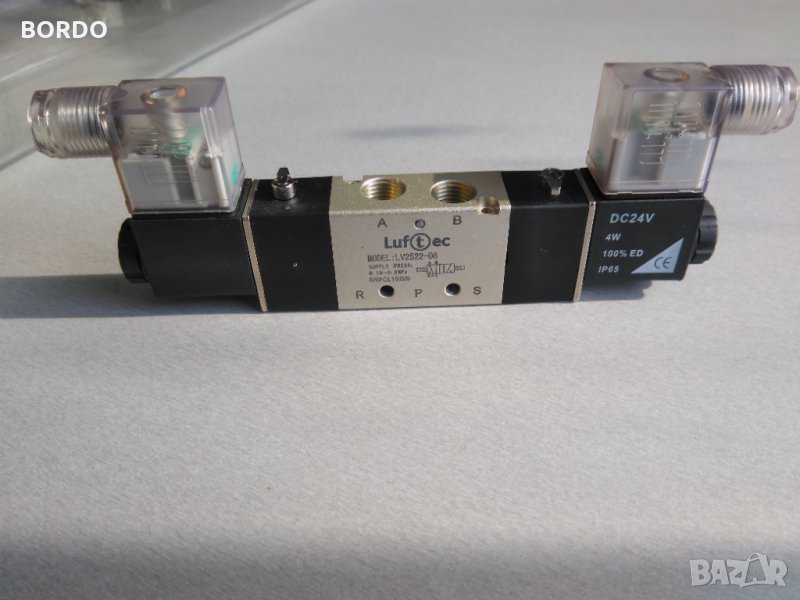 Пневматичен разпределител 1/4 с 2-бобини LUFTEC тип 5/2, снимка 1