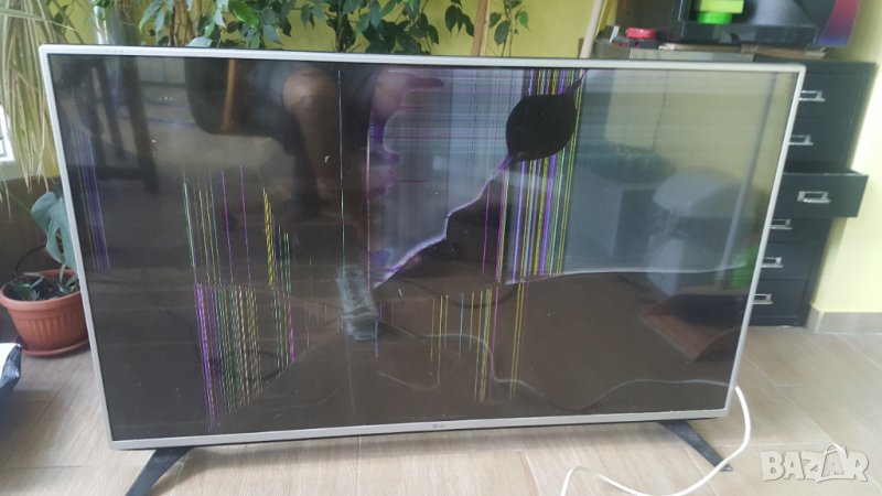 TV LG 49LF540V- счупен екран, снимка 1