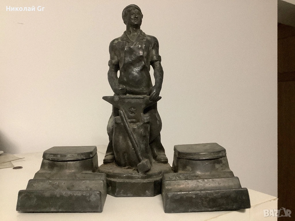 Мастилница времената социализма метал отличен състояние височина 19 см, снимка 1