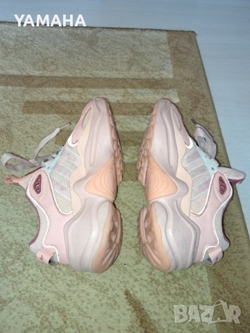 Adidas  Дамски  Сникърси 38____39, снимка 3 - Маратонки - 42605852
