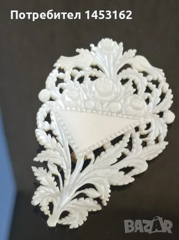 Старинна брошка от седеф