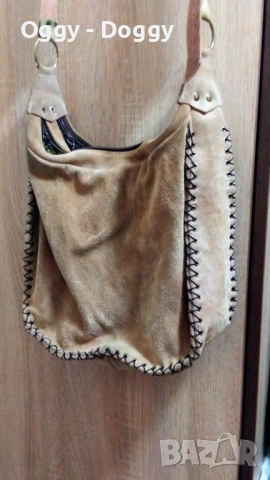 Дамска чанта от велур, снимка 2 - Чанти - 52482401