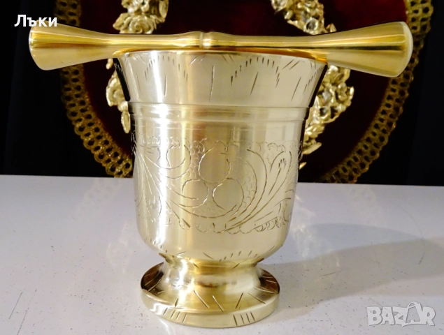 Бронзов хаван с чукало 620 гр.,гравиран,печат. 