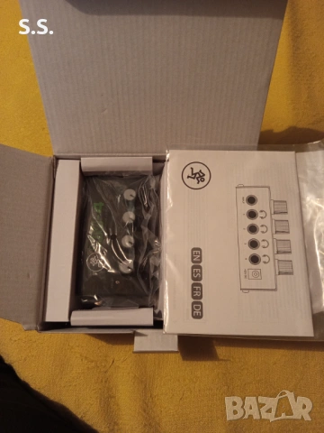 Усилвател за слушалки Mackie HM-4, снимка 4 - Слушалки и портативни колонки - 54346826