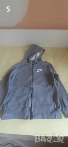 Детски суитчър Nike 137/146, снимка 2 - Детски якета и елеци - 50269048