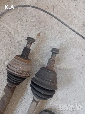 Предни полуоски VW Golf 4 1.6 105 к.с, снимка 2 - Части - 49271188