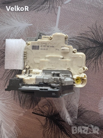 Брава за лява врата - Passat B7