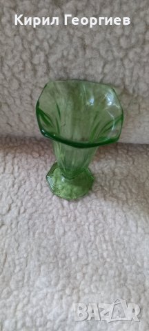  Стара красива ваза от цветно стъкло , снимка 2 - Вази - 42344718