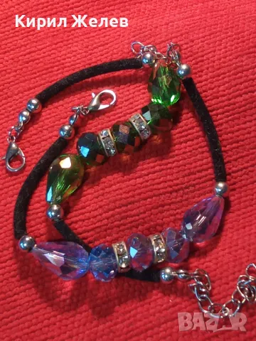 Две ПРЕКРАСНИ СРЕБРИСТИ АРТ ГРИВНИ с ФАСЕТИРАН ЦВЕТЕН КРИСТАЛ 39707, снимка 7 - Гривни - 47219439