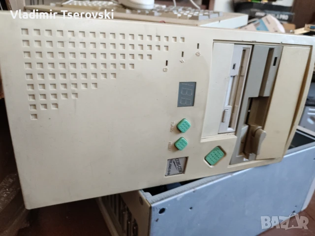 Продавам ретро компютър Pentium MMX