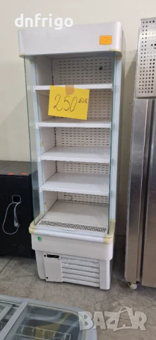 стелажна витрина