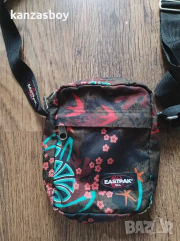 eastpak - страхотна спортна чанта , снимка 3 - Чанти - 56201894