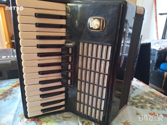Акордеон Велтмайстер Стела 60баса , снимка 4 - Акордеони - 50664499