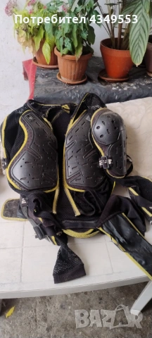 Продавам наколенки и ризница , снимка 4 - Спортна екипировка - 53363589