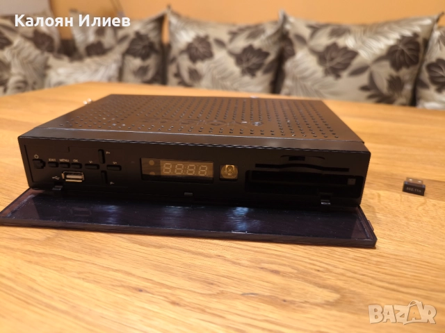 Комбиниран (сателитен, ефирен и кабелен) приемник Edision Piccollo 3in1, снимка 3 - Приемници и антени - 52654777