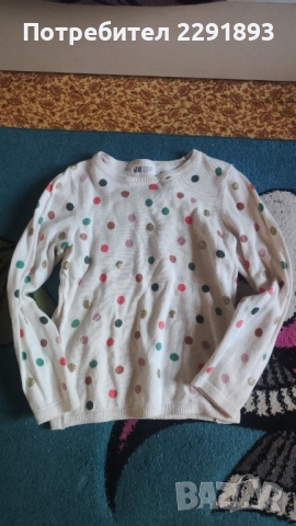 Много красив пролетно-есенен детски пуловер!Обличан два пъти!