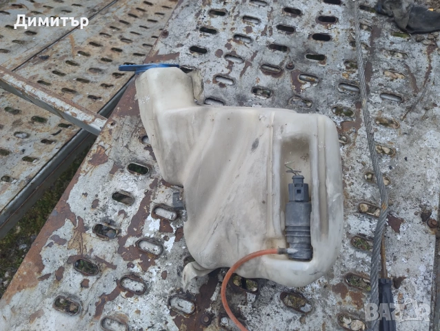 Казанче Течност Чистачки + Помпа За Ауди А6 2000г Седан / Audi A6 2000y Sedan