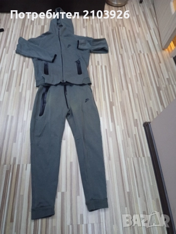 Комплект NIKE TECH , размер S,цена 50лв