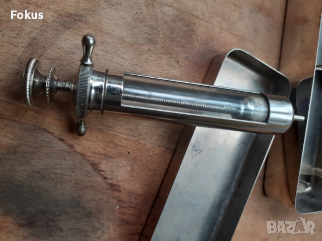 Стара стъклена спринцовка инжекция 19 век с мет. кутия, снимка 3 - Антикварни и старинни предмети - 53275688