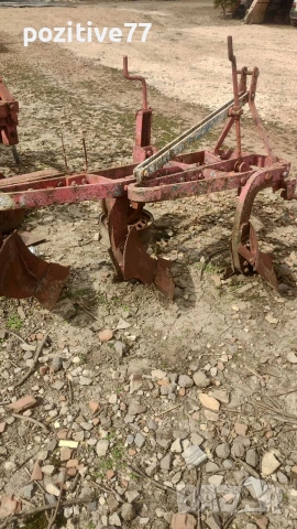 Плуг за трактор Троен много добро състояние, снимка 4 - Селскостопанска техника - 53878859