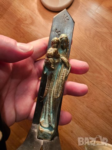 Старинен бронзов  свещник с дева Мария бородица с младенеца., снимка 3 - Антикварни и старинни предмети - 44614796