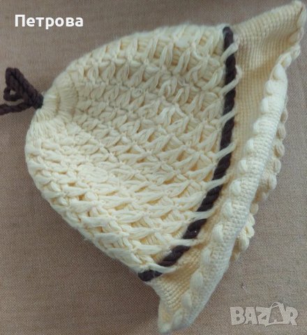 Красива плетена жълта шапка с кафяв орнамент, снимка 2 - Шапки - 49785337