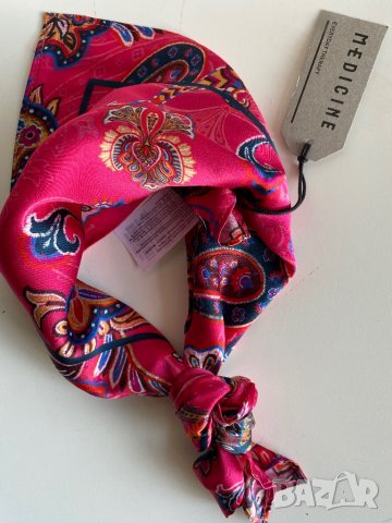 Розов, копринен шал/ кърпа за глава Medicine, с етикет