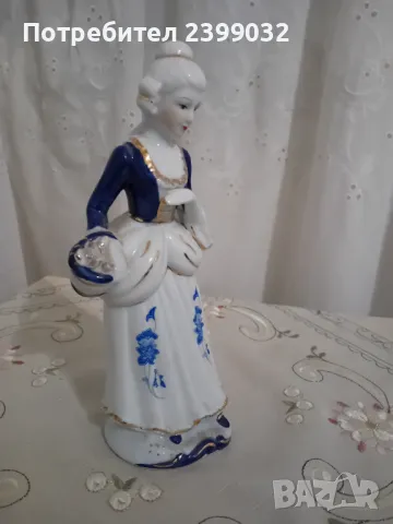 Продавам красива порцеланова фигура