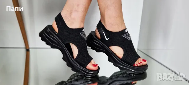 Дамски ластични сандали Nike в черно 