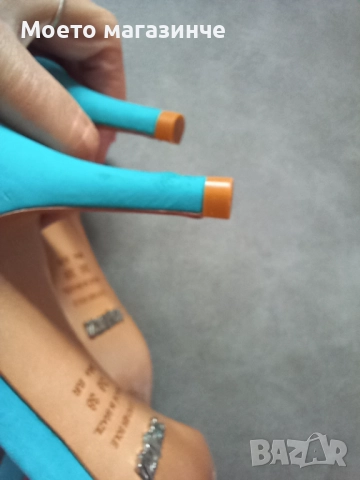 Уникални тюркоазени сандали Schutz от естествен набук - №38, снимка 8 - Дамски обувки на ток - 52070653