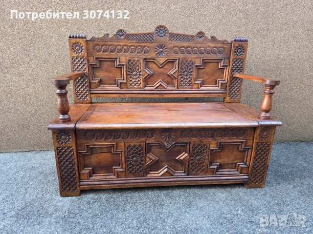 Уникална ретро пейка с дърворезба