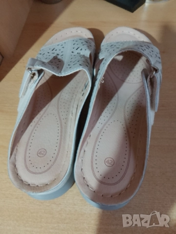 чехли нови номер 42 бежов цвят, снимка 2 - Маратонки - 52223259