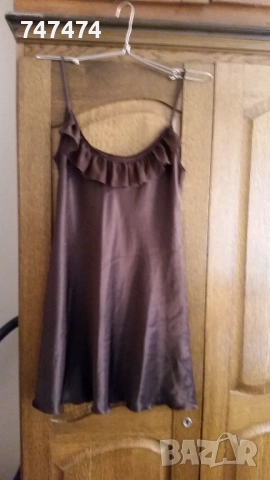 Сатенена нощница, Л