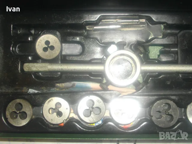 М3-М12 РЕЗБОНАРЕЗНИ МЕТЧИЦИ И ПЛАШКИ НЕПЪЛЕН КОМПЛЕКТ В МЕТАЛНА КУТИЯ СТАРО КАЧЕСТВО ЗА РЕЗБИ, снимка 11 - Други инструменти - 49775037