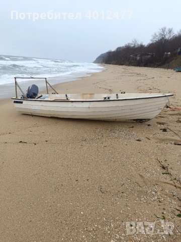 Продавам лодка с двигател 