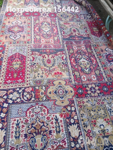 Красив персииски килим с богат и разнообразен орнамент., снимка 4 - Килими - 52076486