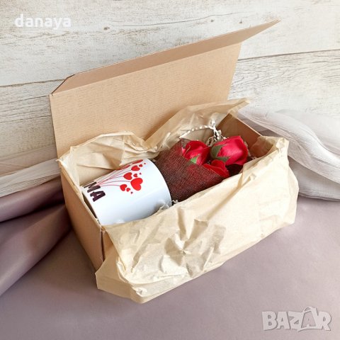 1993 Подаръчен комплект за 8 Март чаша с надпис МАМА и букет червени рози, снимка 6 - Чаши - 31875251