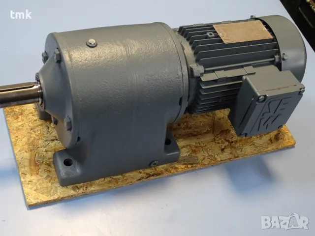 мотор редуктор SEW-EURODRIVE R60DT80N4 Helical Gear Motor 0.75kW 105min-1, снимка 5 - Резервни части за машини - 55920328