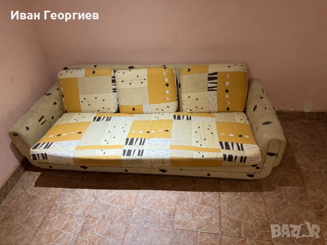 Диван тройка  200см  и две табуретки 