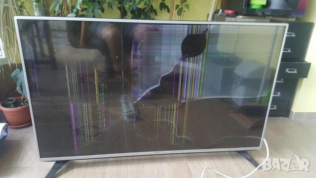 TV LG 49LF540V- счупен екран