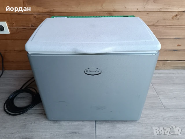 Хладилник на газ 12/220 в... Electrolux , снимка 1