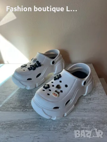 Бели кроксове на платформа с различни значки които се местят и махат 38 / 39 номер 🤍