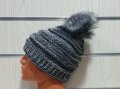 Нова дамска плетена шапка сив меланж с помпон/пух, снимка 8