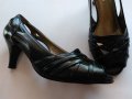 Дамски елегантни черни обувки на ток 