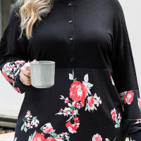 Дамскa черна блуза с дълъг ръкав и принт на цветя, макси размери, снимка 1 - Блузи с дълъг ръкав и пуловери - 44742605