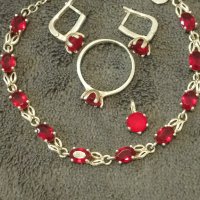 Сребърен комплект с червени камъни, снимка 1 - Бижутерийни комплекти - 39463231