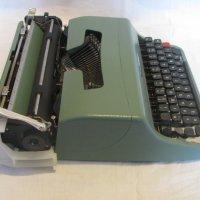 Продавам портативна пишеща машина  Olivetti Lettera 22, снимка 2 - Друго - 38975306