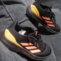 Нови детски маратонки Adidas 38 номер, снимка 1 - Детски обувки - 44555221