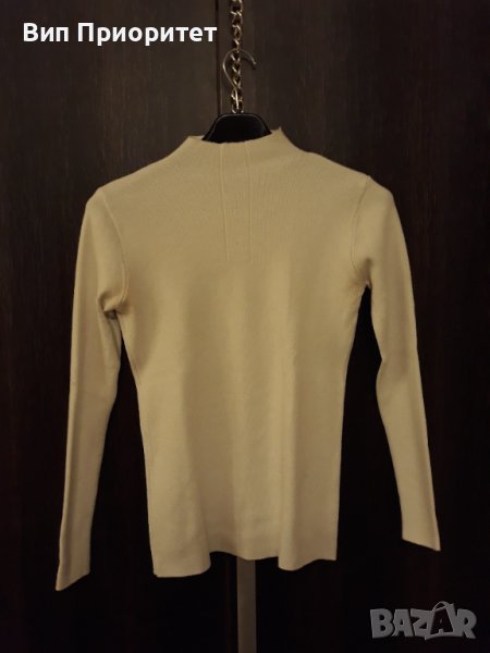 Бяла плетена блузка дълъг ръкав, по врата, по тялото е 1 съдържа еластан, с емитация на копчета , снимка 1